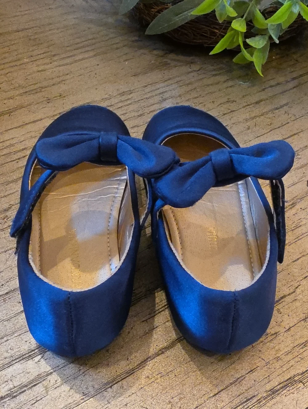Kids Bow Mary Jane Shoes in Navy and White Size 10